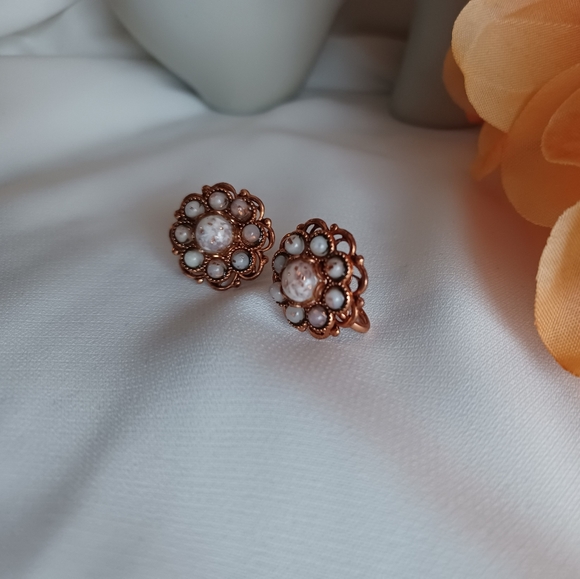Vintage Copper Flaked Screw Earrings - Picture 8 of 13